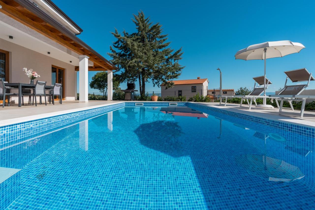 Villa Atop The Village With Stunning View Vižinada Kültér fotó