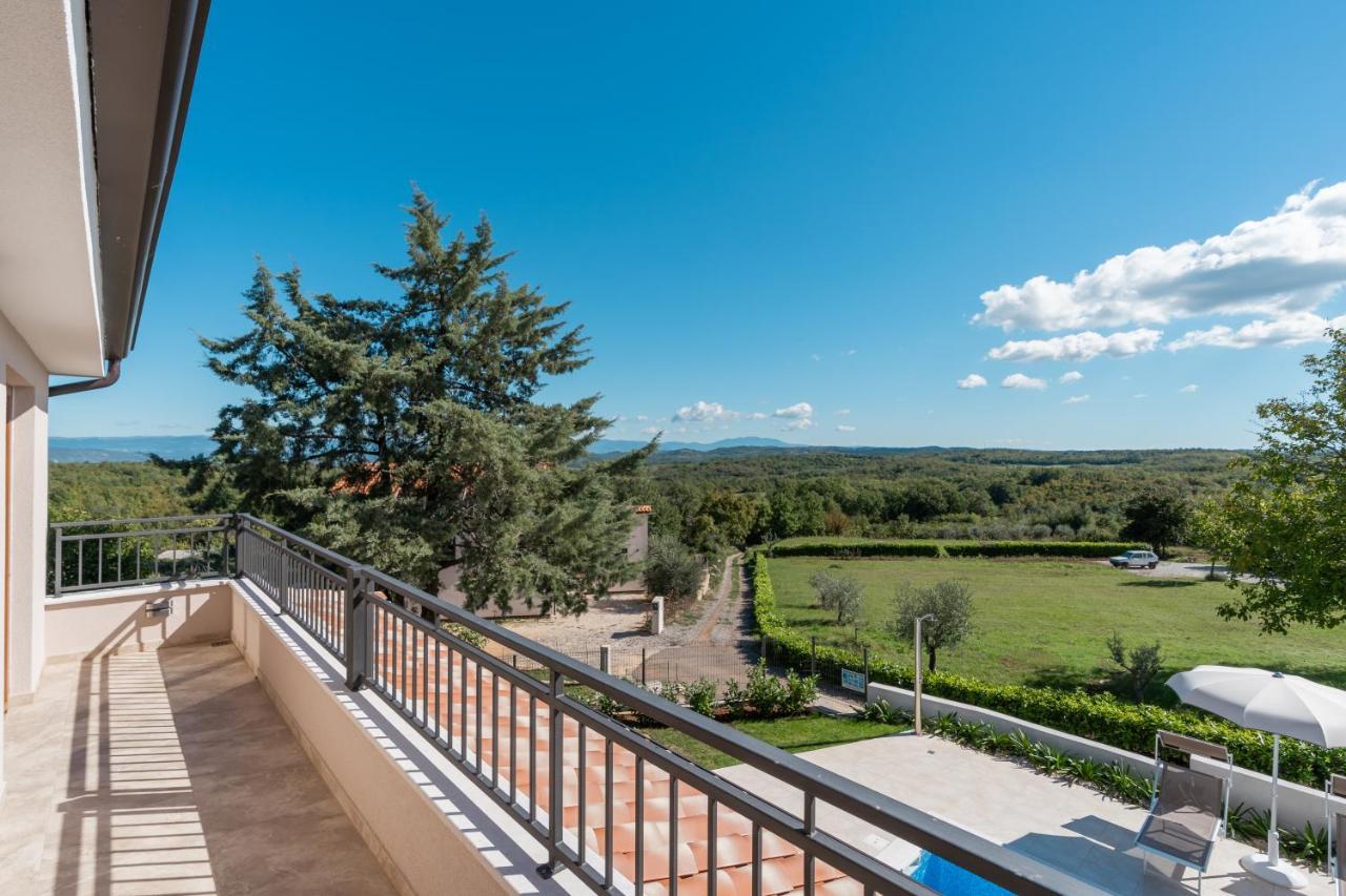 Villa Atop The Village With Stunning View Vižinada Kültér fotó